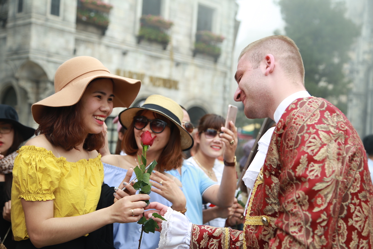 Lạc[-]vào[-]thế[-]giới[-]cổ[-]tích[-]diệu[-]kỳ[-]tại[-]Bà[-]Nà[-]Hills