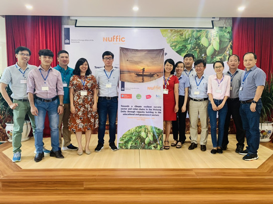 Thêm[-]một[-]dự[-]án[-]quốc[-]tế[-]về[-]phát[-]triển[-]ngành[-]ươm[-]giống[-]thích[-]ứng[-]với[-]biến[-]đổi[-]khí[-]hậu[-]ở[-]khu[-]vực[-]ĐBSCL[-]được[-]khởi[-]động