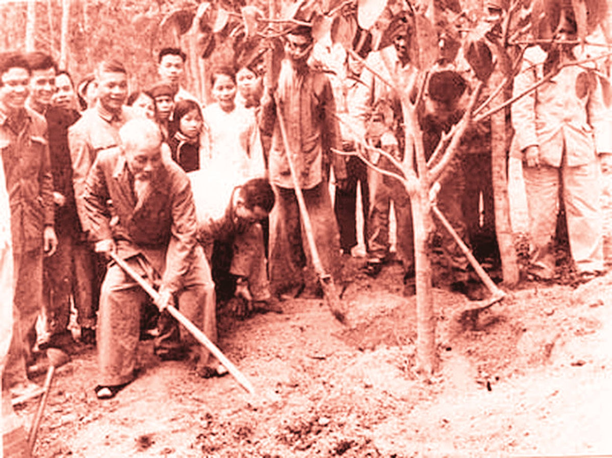 Chủ[-]tịch[-]Hồ[-]Chí[-]Minh[-]với[-]tình[-]yêu[-]thiên[-]nhiên,[-]đất[-]nước