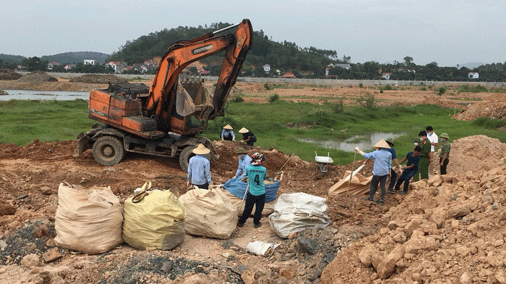 Bắc[-]Giang:[-]Phát[-]hiện[-]hàng[-]chục[-]tấn[-]chất[-]thải[-]được[-]chôn[-]lấp[-]tại[-]dự[-]án[-]của[-]Công[-]ty[-]TNHH[-]Khải[-]Hồng[-]Việt[-]Nam