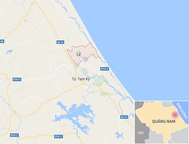 [-]Dân[-]Quảng[-]Nam[-]dùng[-]thùng[-]rác,[-]biển[-]quảng[-]cáo[-]chặn[-]30[-]xe[-]tải[-]chở[-]đất