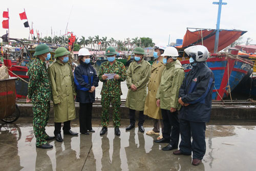 Bão[-]số[-]2[-]phức[-]tạp,[-]gây[-]mưa[-]cực[-]lớn