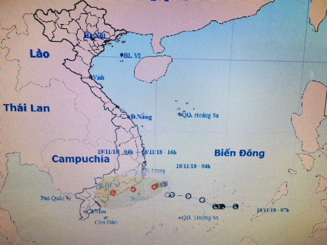Bão[-]số[-]8[-]suy[-]yếu[-]thành[-]áp[-]thấp[-]nhiệt[-]đới,[-]mưa[-]lũ[-]Nam[-]Trung[-]Bộ