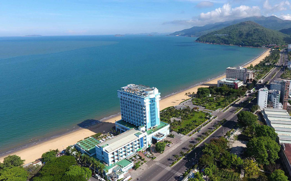 Dành[-]không[-]gian[-]biển[-]cho[-]cộng[-]đồng:[-]Bình[-]Định[-]dời[-]3[-]khách[-]sạn[-]lớn