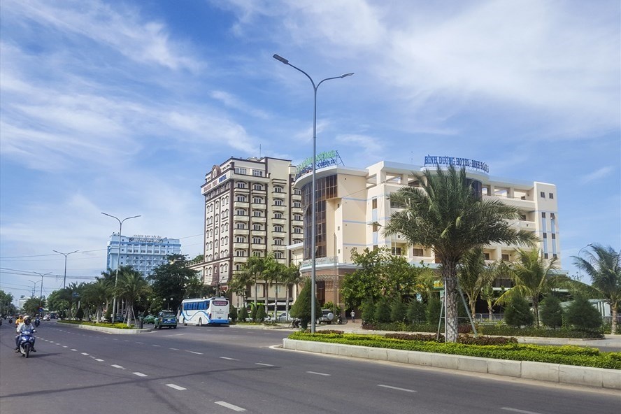 [-]Khó[-]di[-]dời[-]3[-]khách[-]sạn,[-]Bình[-]Định[-]“cầu[-]cứu”[-]bộ[-]Tài[-]nguyên[-]và[-]Môi[-]trường
