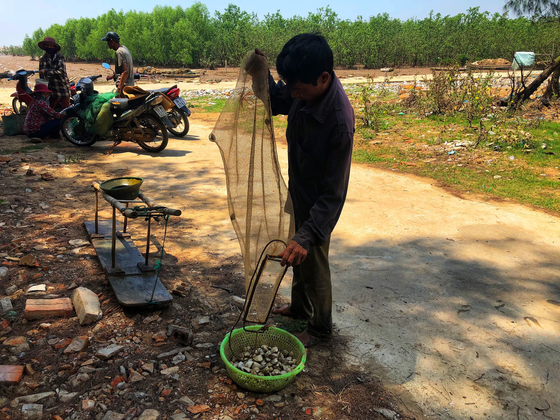 Kinh[-]hoàng[-]biển…[-]rác[-]ở[-]Hậu[-]Lộc,[-]Thanh[-]Hóa