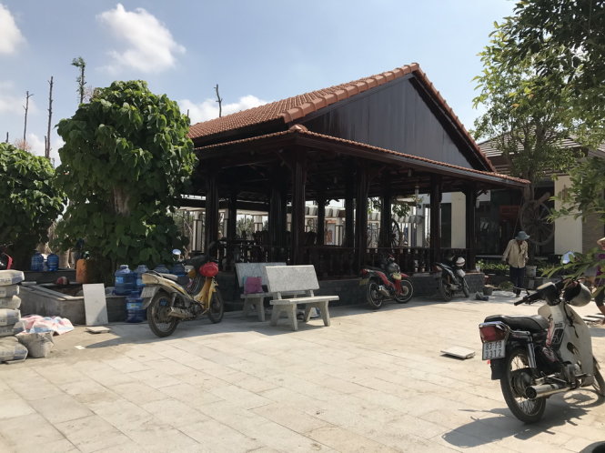 [-]Biệt[-]thự[-]tráng[-]lệ[-]"chui"[-]của[-]Tổng[-]giám[-]đốc[-]Công[-]ty[-]Cấp[-]nước