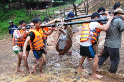 Trước[-]đó,[-]các[-]lực[-]lượng[-]chức[-]năng[-]ở[-]tỉnh[-]Quảng[-]Bình[-]cũng[-]đã[-]vô[-]hiệu[-]hóa[-]một[-]quả[-]bom[-]tạ[-]an[-]toàn