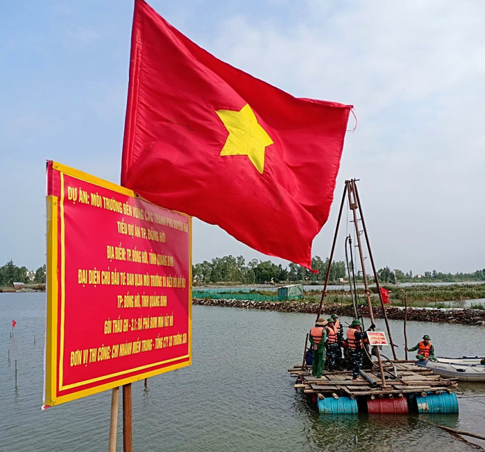 Không[-]có[-]chứng[-]chỉ[-]"hành[-]nghề",[-]vẫn[-]đi[-]giám[-]định[-]dự[-]án[-]rà[-]phá[-]bom[-]mìn?