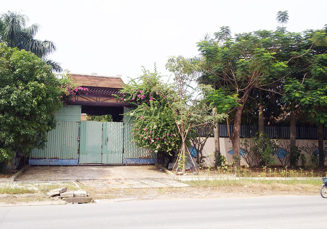 "Biệt[-]phủ”[-]Bình[-]Chánh[-]của[-]con[-]gái[-]nguyên[-]lãnh[-]đạo[-]Ngân[-]hàng[-]Nhà[-]nước