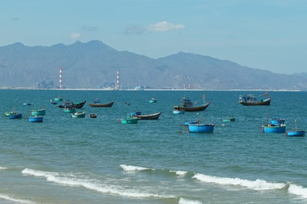Bộ[-]TN-MT[-]nói[-]gì[-]về[-]gần[-]1[-]triệu[-]m3[-]vật[-]liệu[-]đổ[-]xuống[-]biển?