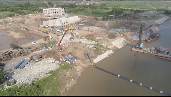 Nhà[-]máy[-]nước[-]mặt[-]Sông[-]Đuống[-]hạ[-]thủy[-]thành[-]công[-]tuyến[-]ống[-]qua[-]sông