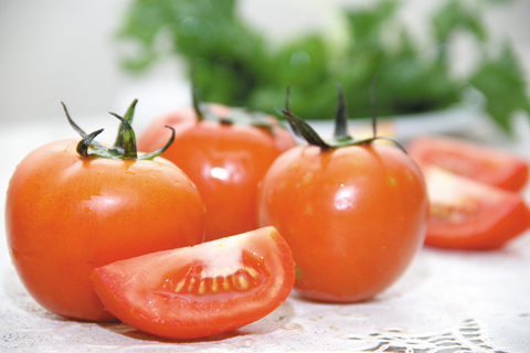 Cà[-]chua[-]là[-]nguồnvitamin[-]A[-]và[-]chất[-]chống[-]oxy[-]hóa[-]lycopene.
