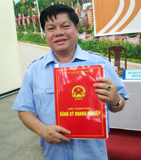 Đại[-]diện[-]Cty[-]Bình[-]An,[-]Ngân[-]hàng[-]SHB,[-]DATC[-]tại[-]buổi[-]họp[-]báo.[-](Ảnh:[-]Huỳnh[-]Hải)