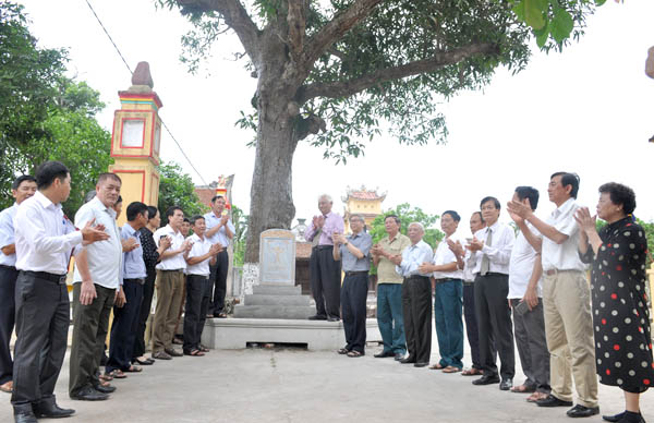 Nam[-]Định:[-]Xã[-]Hải[-]Anh[-]đón[-]Bằng[-]công[-]nhận[-]cây[-]Di[-]sản[-]Việt[-]Nam[-]nhân[-]ngày[-]Giỗ[-]tổ[-]Hùng[-]Vương