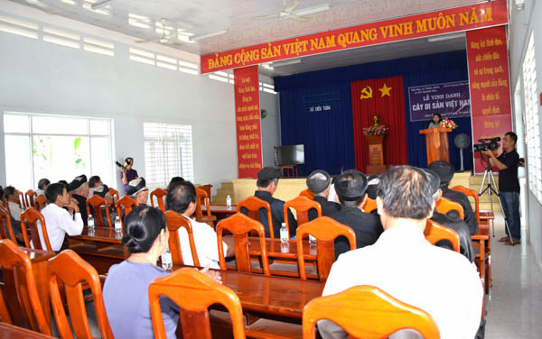 Hai[-]cây[-]cổ[-]thụ[-]của[-]tỉnh[-]Khánh[-]Hòa[-]được[-]gắn[-]bia[-]Cây[-]Di[-]sản[-]Việt[-]Nam