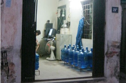 Chất[-]lượng[-]nước[-]đóng[-]bình[-]bị[-]thả[-]nổi