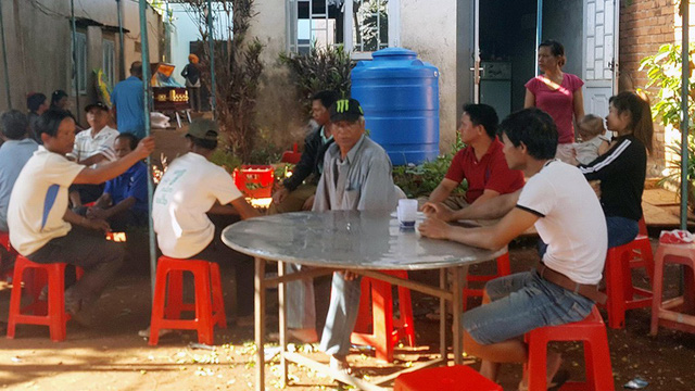 Thủy[-]điện[-]bất[-]ngờ[-]xả[-]nước,[-]hai[-]cô[-]gái[-]bị[-]lũ[-]cuốn[-]tử[-]vong