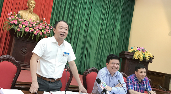 [-]Công[-]an[-]Hà[-]Nội[-]điều[-]tra[-]việc[-]bao[-]cao[-]su[-]nổi[-]trắng[-]Hồ[-]Tây
