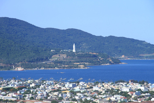 [-]Phát[-]triển[-]du[-]lịch,[-]Sơn[-]Trà[-]lãnh[-]đủ