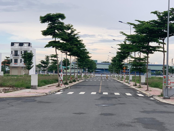 "Điểm[-]mặt"[-]cán[-]bộ[-]sai[-]phạm[-]trong[-]kết[-]luận[-]phân[-]lô,[-]bán[-]nền[-]ở[-]Thuận[-]An[-]-[-]Bình[-]Dương