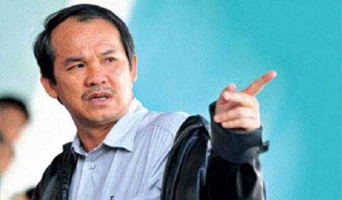 Bị[-]siết[-]nợ[-]1[-]triệu[-]USD,[-]Bầu[-]Đức[-]vật[-]vã[-]tìm[-]lối[-]thoát[-]khó