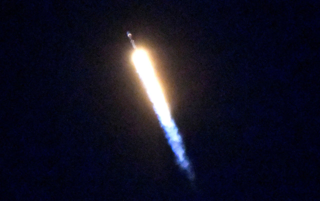 SpaceX[-]bắt[-]đầu[-]đặt[-]viên[-]gạch[-]cho[-]hệ[-]thống[-]Internet[-]toàn[-]cầu