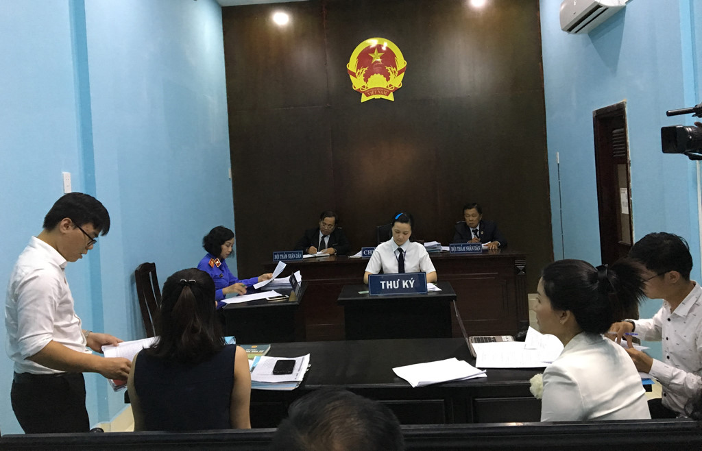 Bệnh[-]nhân[-]phản[-]tố,[-]đòi[-]Bệnh[-]viện[-]FV[-]bồi[-]thường[-]143[-]triệu[-]