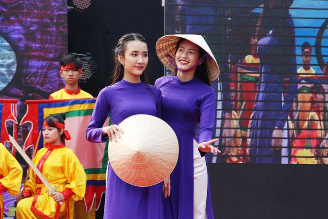 Khôi[-]phục[-]môn[-]nữ[-]công[-]gia[-]chánh,[-]dạy[-]thiếu[-]nữ[-]Huế[-]biết[-]nấu[-]cơm[-]gia[-]đình