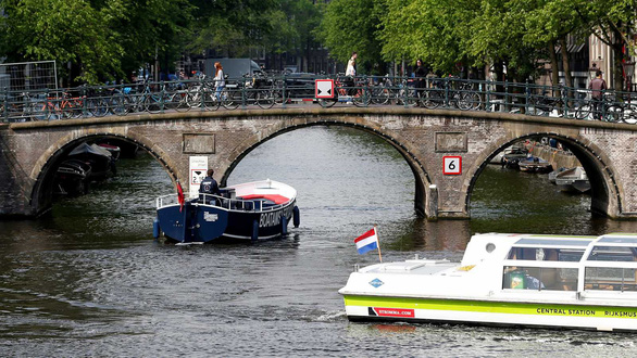 Bảo[-]vệ[-]môi[-]trường,[-]Amsterdam[-]cấm[-]xe[-]chạy[-]bằng[-]xăng,[-]dầu[-]diesel