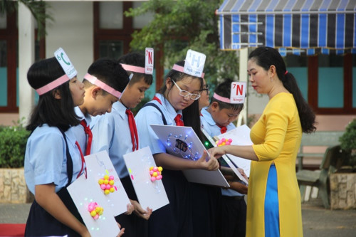 Học[-]sinh[-]hào[-]hứng[-]tiết[-]học[-]với[-]công[-]nghệ[-]4.0