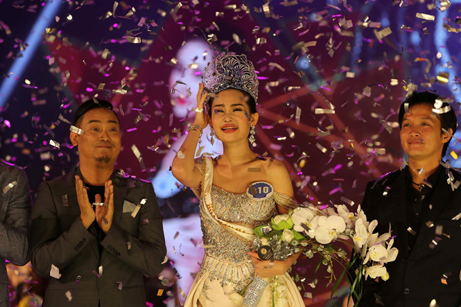 Yêu[-]cầu[-]tước[-]vương[-]miện[-]Hoa[-]hậu[-]Đại[-]dương[-]đối[-]với[-]Lê[-]Âu[-]Ngân[-]Anh