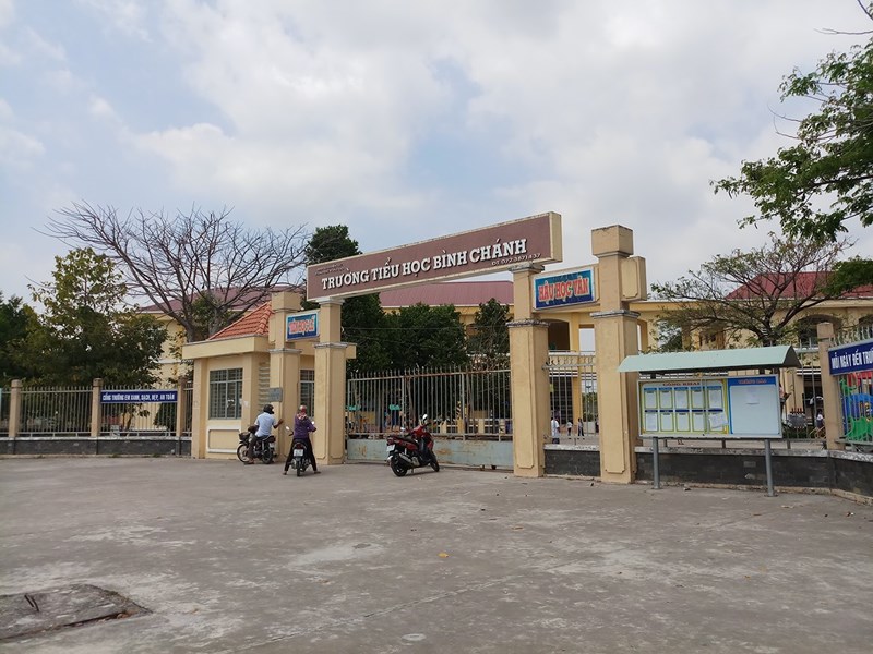 Vụ[-]cô[-]giáo[-]quỳ[-]gối:[-]Hiệu[-]trưởng[-]xin[-]nhận[-]khuyết[-]điểm