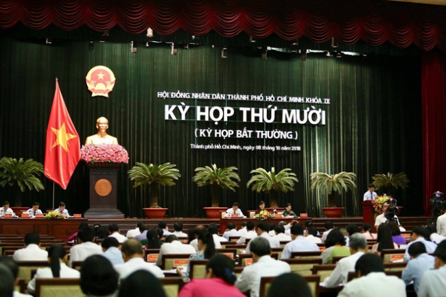 Cần[-]phân[-]biệt[-]nhà[-]hát[-]và[-]quyết[-]định[-]xây[-]nhà[-]hát