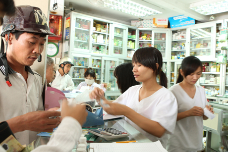 Thuốc[-]nội[-]luôn[-]lép[-]vế[-]trước[-]thuốc[-]ngoại[-][-]là[-]do[-]bác[-]sĩ[-]kê[-]đơn