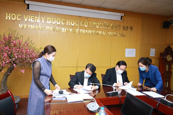 Bệnh[-]viện[-]không[-]tổ[-]chức[-]ngày[-]kỷ[-]niệm[-]Thầy[-]thuốc[-]Việt[-]Nam[-]để[-]chống[-]dịch