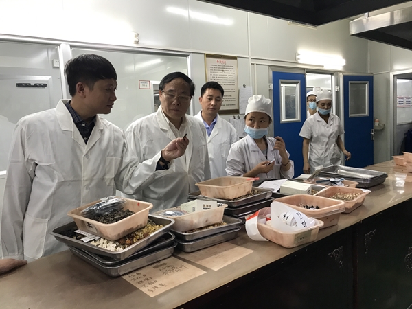 Bệnh[-]viện[-]không[-]tổ[-]chức[-]ngày[-]kỷ[-]niệm[-]Thầy[-]thuốc[-]Việt[-]Nam[-]để[-]chống[-]dịch