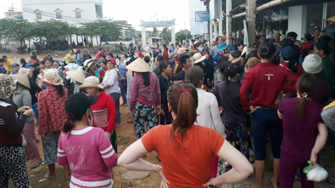 Bình[-]Định:[-]Lo[-]ô[-]nhiễm,[-]dân[-]cương[-]quyết[-]ngăn[-]khai[-]thác[-]titan