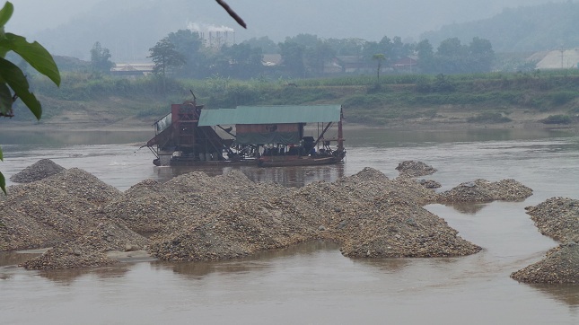 Yên[-]Bái:[-]Cần[-]sớm[-]ngăn[-]chặn[-]tình[-]trạng[-]khai[-]thác[-]khoáng[-]sản[-]trái[-]phép[-]trên[-]sông[-]Hồng
