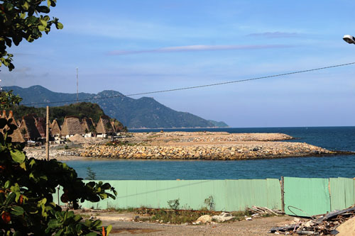"Nàng[-]tiên[-]cá"[-]lấn[-]vịnh[-]Nha[-]Trang