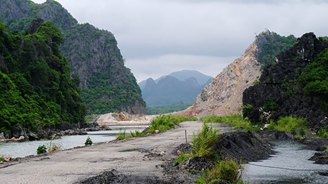 Dừng[-]cấp[-]phép[-]khai[-]thác[-]các[-]mỏ[-]đá[-]ven[-]vịnh[-]Hạ[-]Long