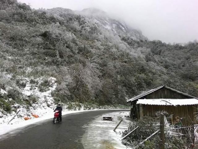 Không[-]khí[-]lạnh[-]tăng[-]cường[-]gây[-]mưa[-]diện[-]rộng,[-]vùng[-]núi[-]cao[-]phía[-]Bắc[-]có[-]nơi[-]dưới[-]9[-]độ[-]C[-]