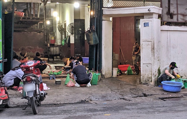 Người[-]dân[-]như[-]bị[-]tra[-]tấn[-]bởi[-]tiếng[-]kêu[-]la[-]thảm[-]thiết[-]từ[-]lò[-]mổ[-]hết[-]phép