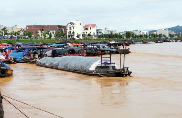 Trung[-]Quốc[-]bất[-]ngờ[-]xả[-]lũ[-]gây[-]lũ[-]trên[-]sông[-]Ka[-]Long,[-]một[-]người[-]mất[-]tích