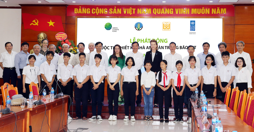 Phát[-]động[-]cuộc[-]thi[-]thiết[-]kế[-]nhà[-]an[-]toàn[-]trong[-]bão[-]lụt