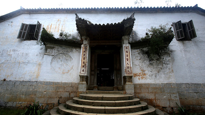 Cháu[-]nội[-]"vua[-]Mèo”[-]khẳng[-]định[-]không[-]có[-]chuyện[-]hiến[-]dinh[-]thự[-]nhà[-]Vương