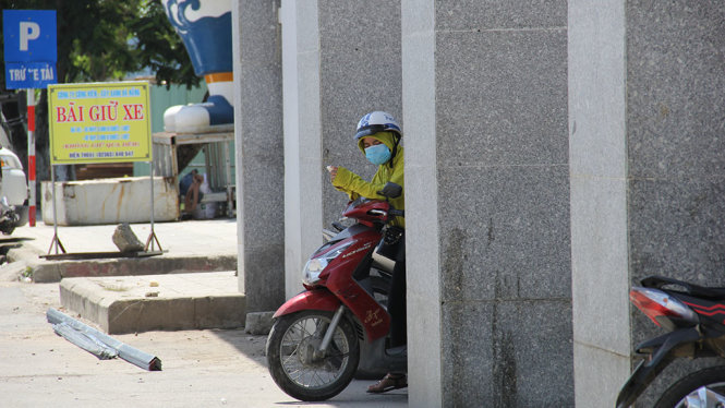 [-]Dân[-]Đà[-]Nẵng[-]"thấm[-]đòn"[-]với[-]nhiệt[-]độ[-]ngoài[-]trời[-]hơn[-]45[-]độ[-]C