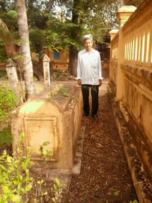 Ngôi[-]miếu[-]cổ[-]thờ[-]đá[-]và[-]những[-]bộ[-]hài[-]cốt[-]bí[-]ẩn