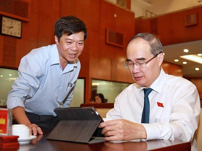 Họp[-]không[-]giấy:[-]Tương[-]tác[-]nhanh,[-]tiết[-]kiệm