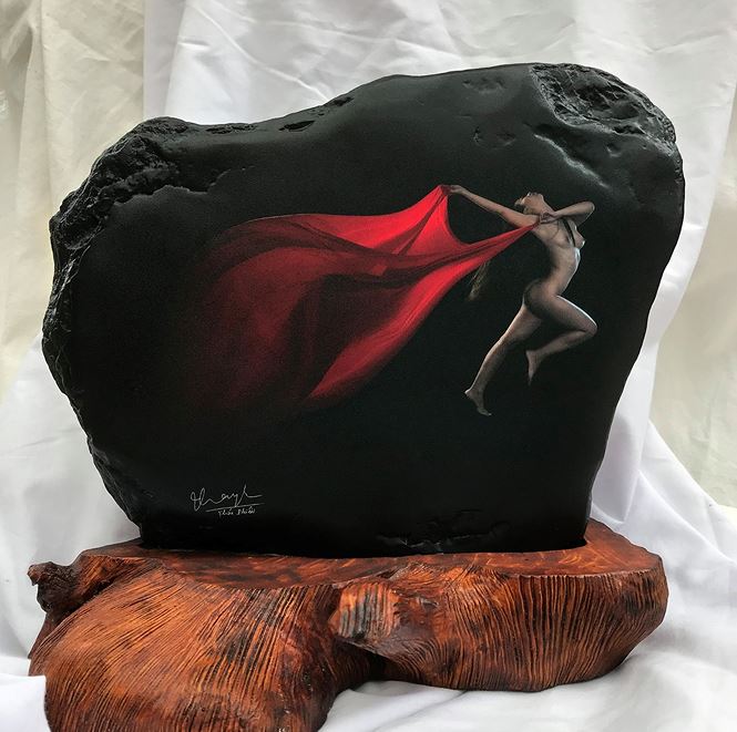Bộ[-]ảnh[-]nude[-]của[-]Thái[-]Phiên[-]in[-]lên[-]đá[-]đẹp[-]mê[-]mẩn
